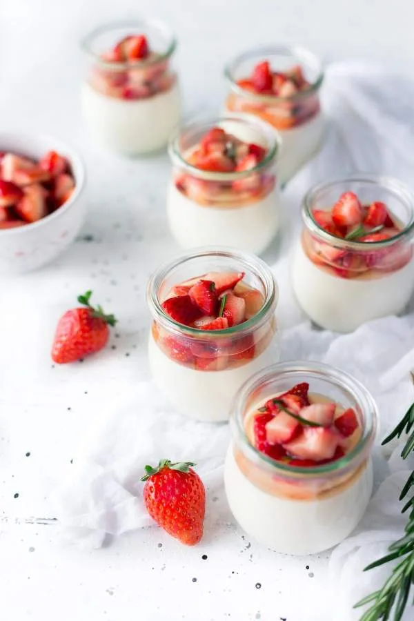 Strawberry and yogurt dessert